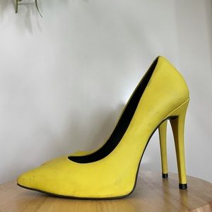 ALDO genuine leather pointed toe stiletto heels. Size 6. 4-5inch heel. Yellow.